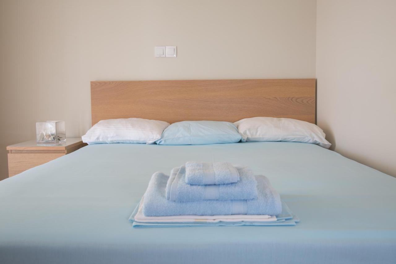 Cosy Apartment With Terrace Near Metro Station Athen Exterior foto