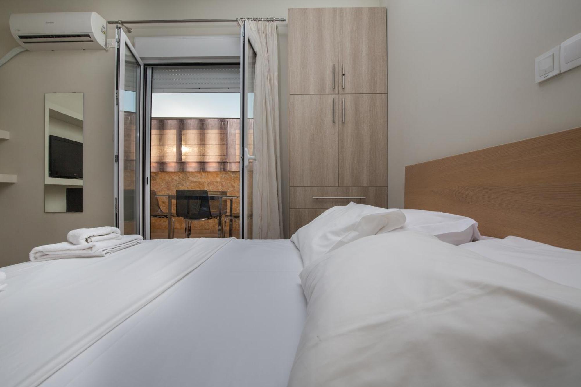 Cosy Apartment With Terrace Near Metro Station Athen Exterior foto