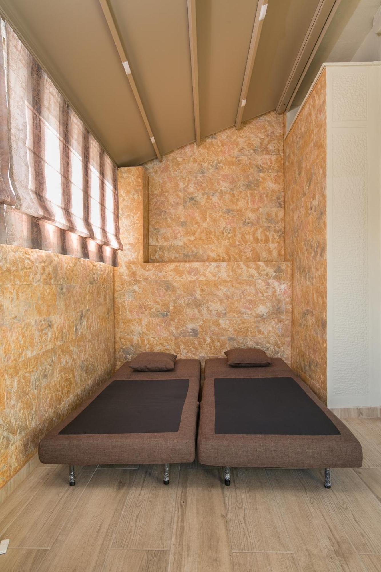 Cosy Apartment With Terrace Near Metro Station Athen Exterior foto
