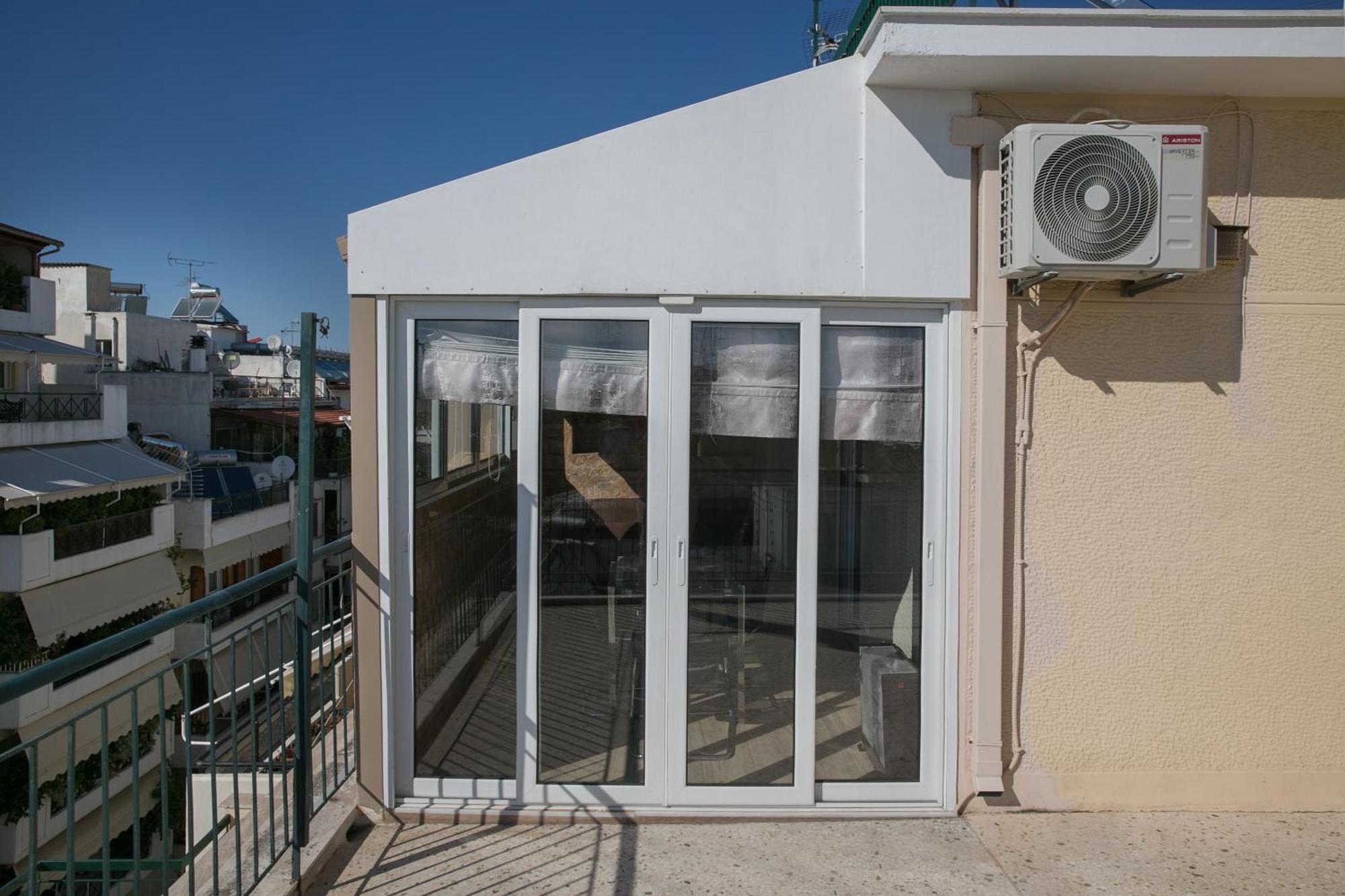 Cosy Apartment With Terrace Near Metro Station Athen Exterior foto